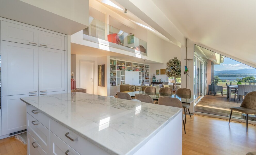 OFF MARKET ! DUPLEX D'EXCEPTION AVEC VUE SUR LE LAC