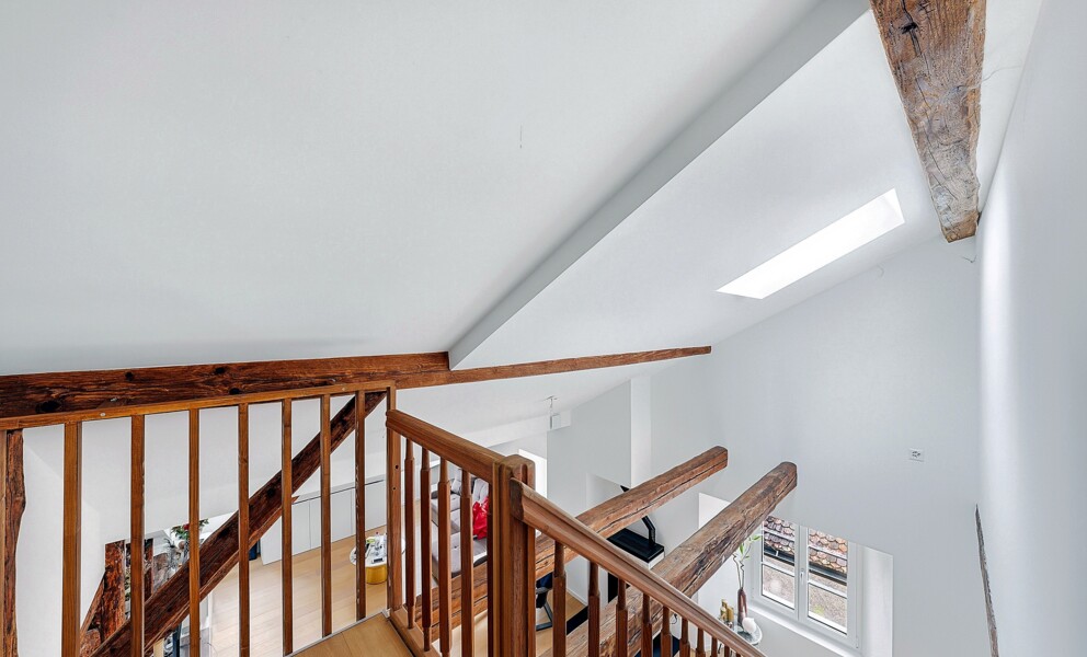 TRIPLEX DE CHARME RÉNOVÉ AVEC POUTRES APPARENTES