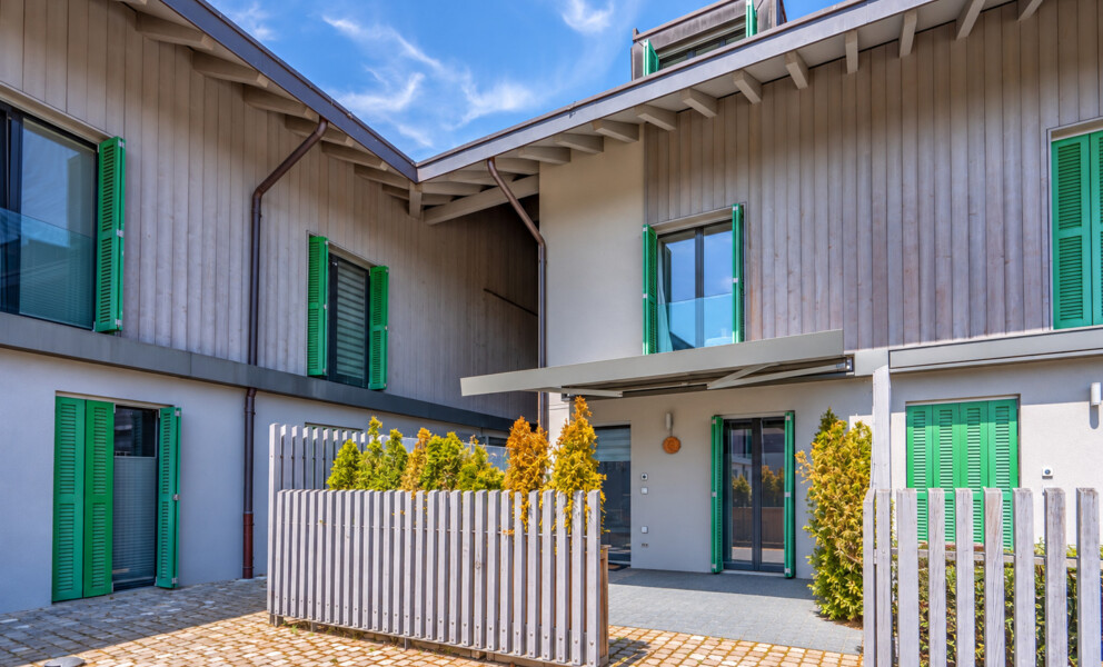 Un triplex familial aux portes de Lausanne, entre nature et confort contemporain.