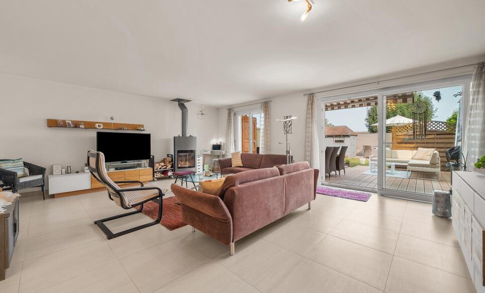 MAISON FAMILIALE LUMINEUSE À ECHANDENS