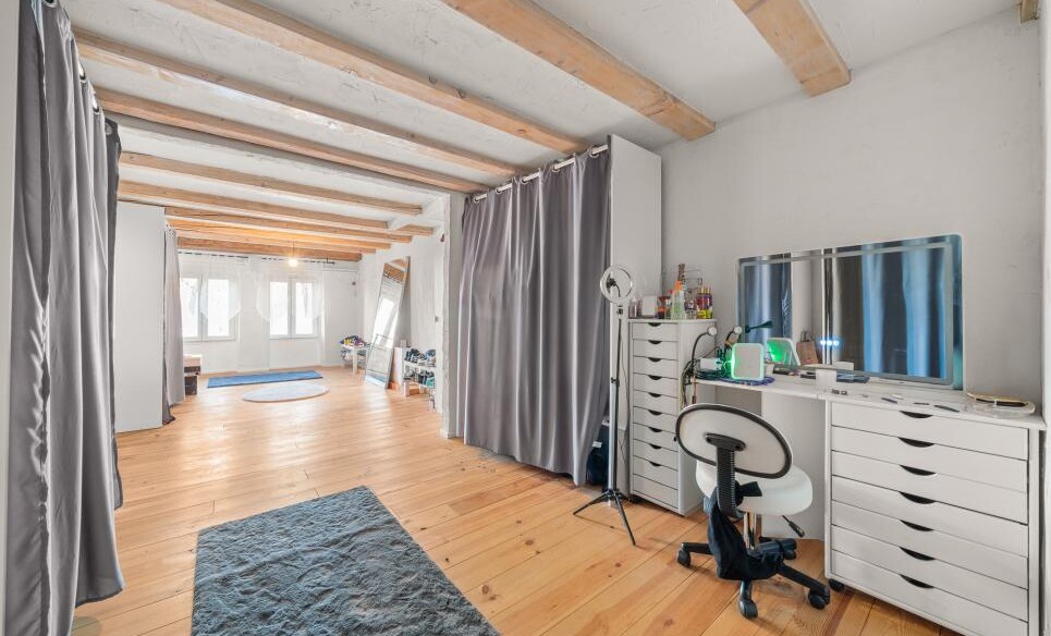 Spacieux duplex entièrement rénové avec grande terrasse exterieur