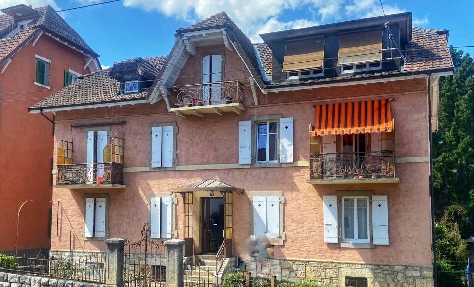 À SAISIR ! BEL IMMEUBLE LOCATIF PROCHE DE NEUCHÂTEL