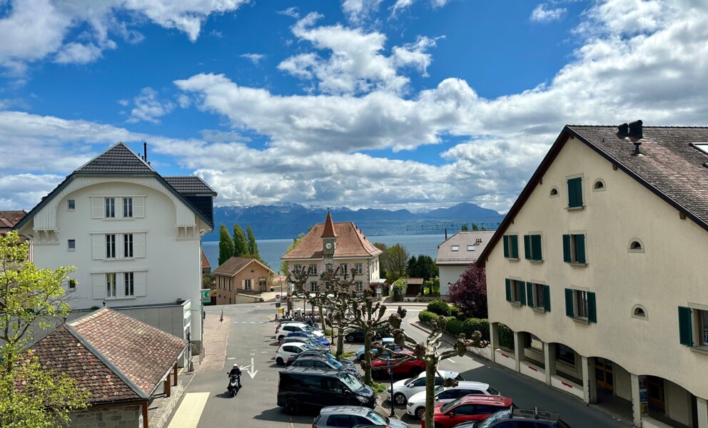 ATTIQUE A DEUX PAS DU LAC