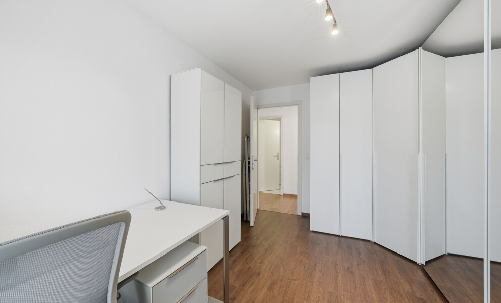 À DEUX PAS DES RIVES — SPACIEUX ATTIQUE AVEC BALCON ET VUE LAC 