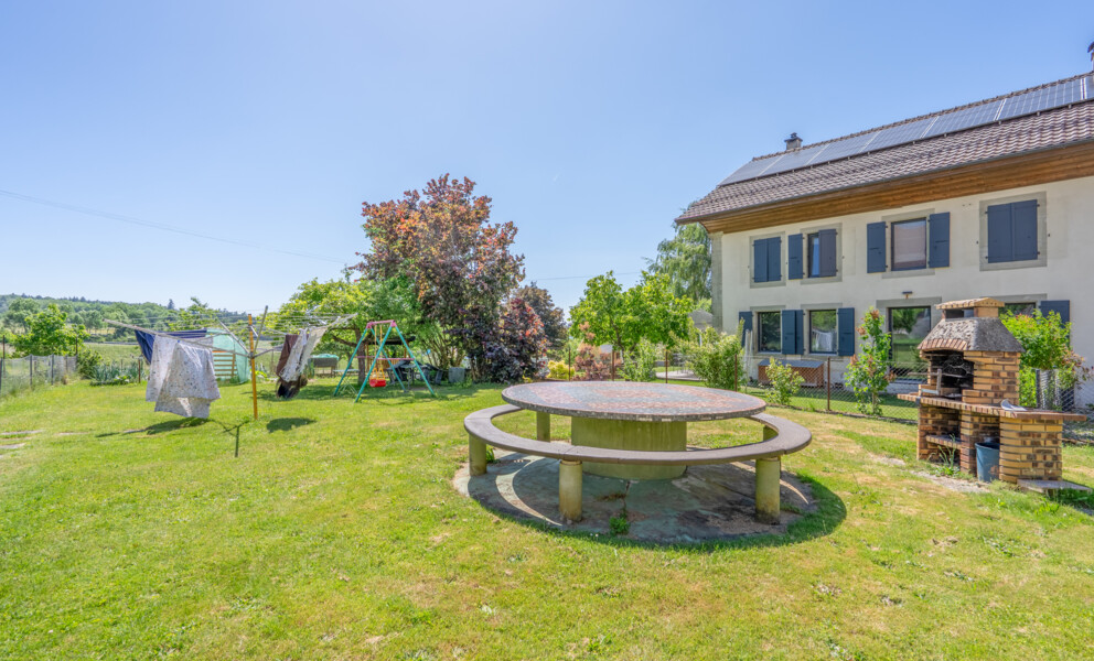 CHARME & CONVIVIALITÉ AU COEUR DE PRAHINS – IDÉAL POUR UNE FAMILLE