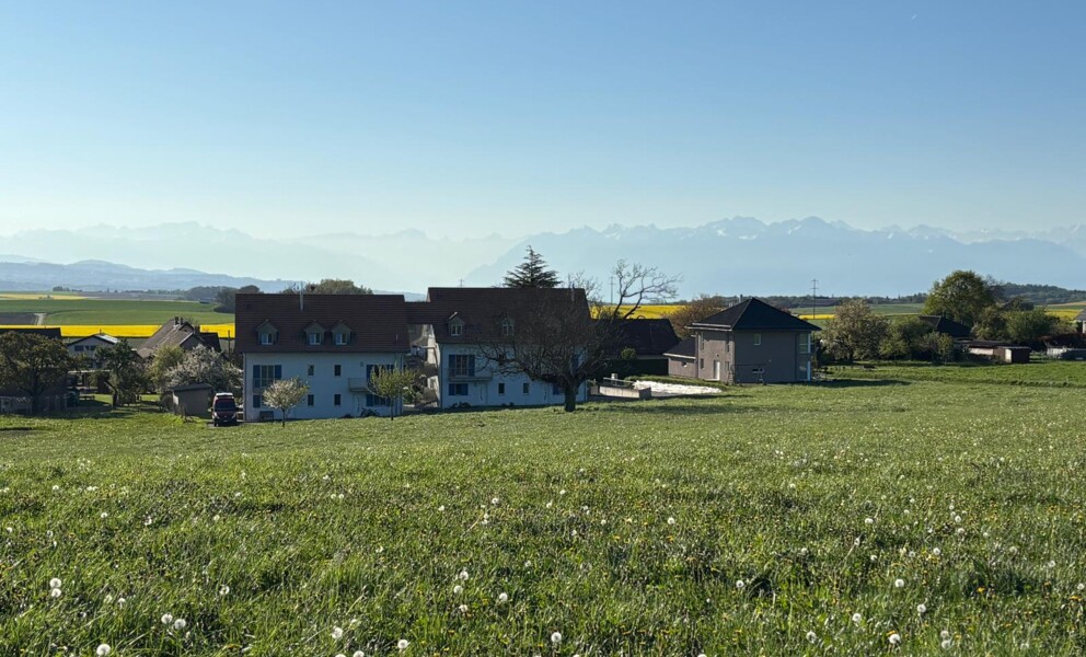A CUARNENS, ATTIQUE 5.5 PIECES AVEC MEZZANINE DE 200 M2 POUR FAMILLE