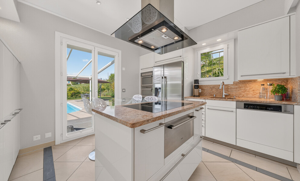 EN BORD DE VIGNE, VILLA AVEC PISCINE À 5 MIN DE MORGES